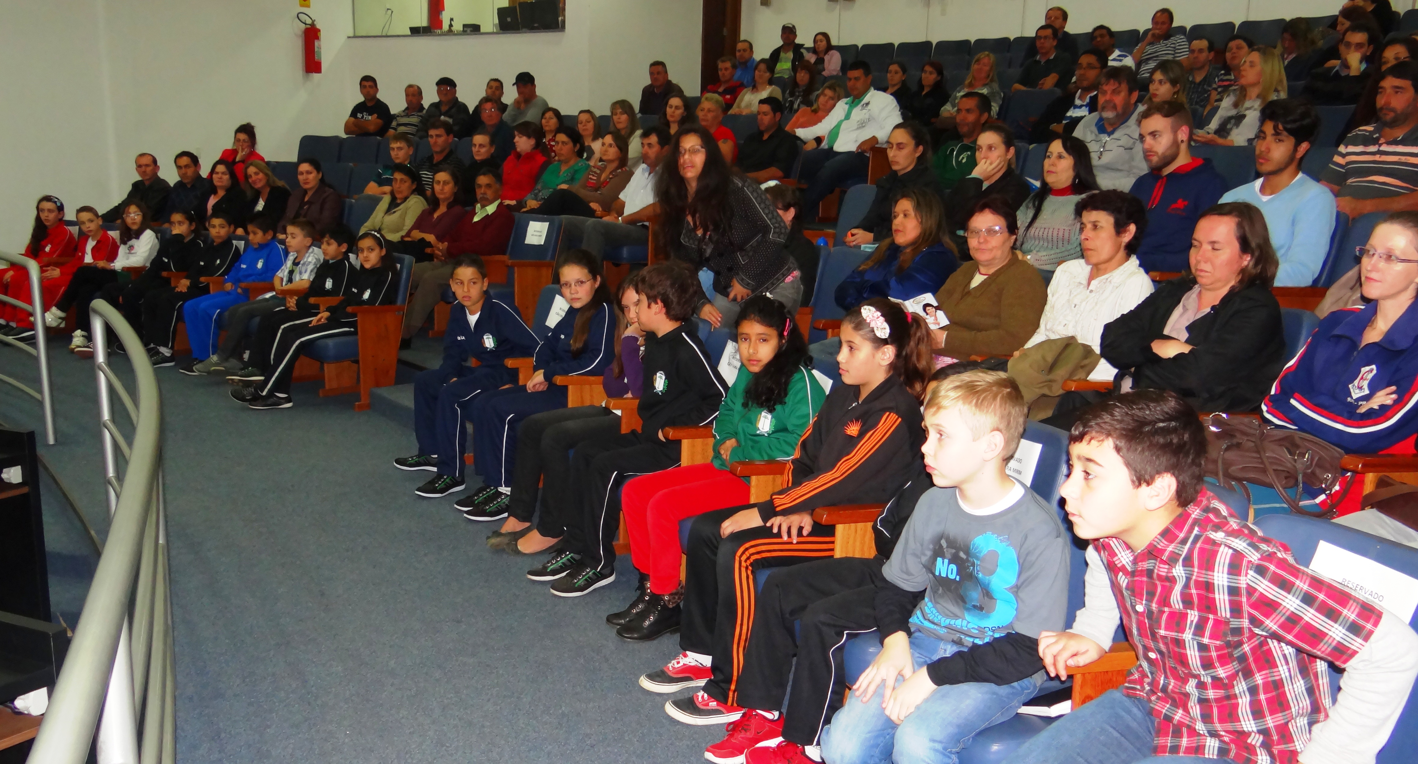 1ª Votação - Legislativo aprova democratização no processo de escolha dos diretores das escolas municipais