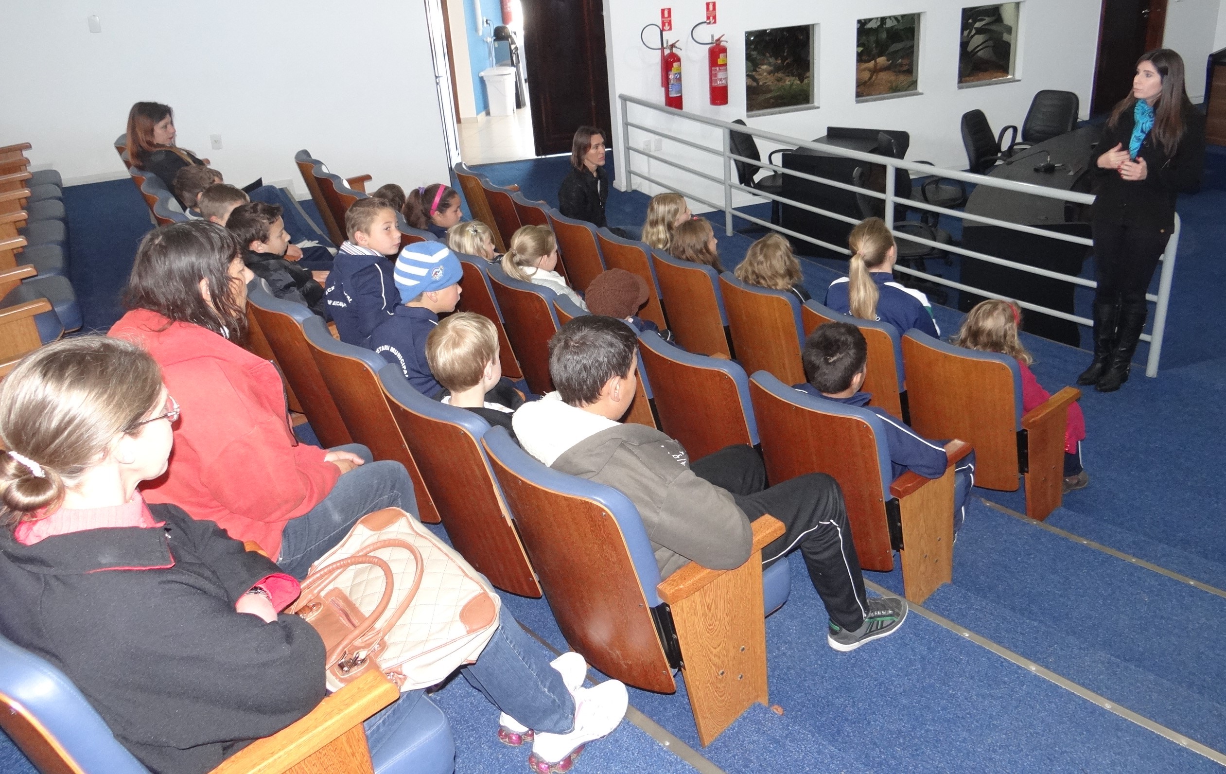 Alunos da área rural de Irati visitam a Câmara de Vereadores