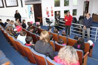 Alunos da Escola Francisco Stroparo visitam a Câmara de Vereadores