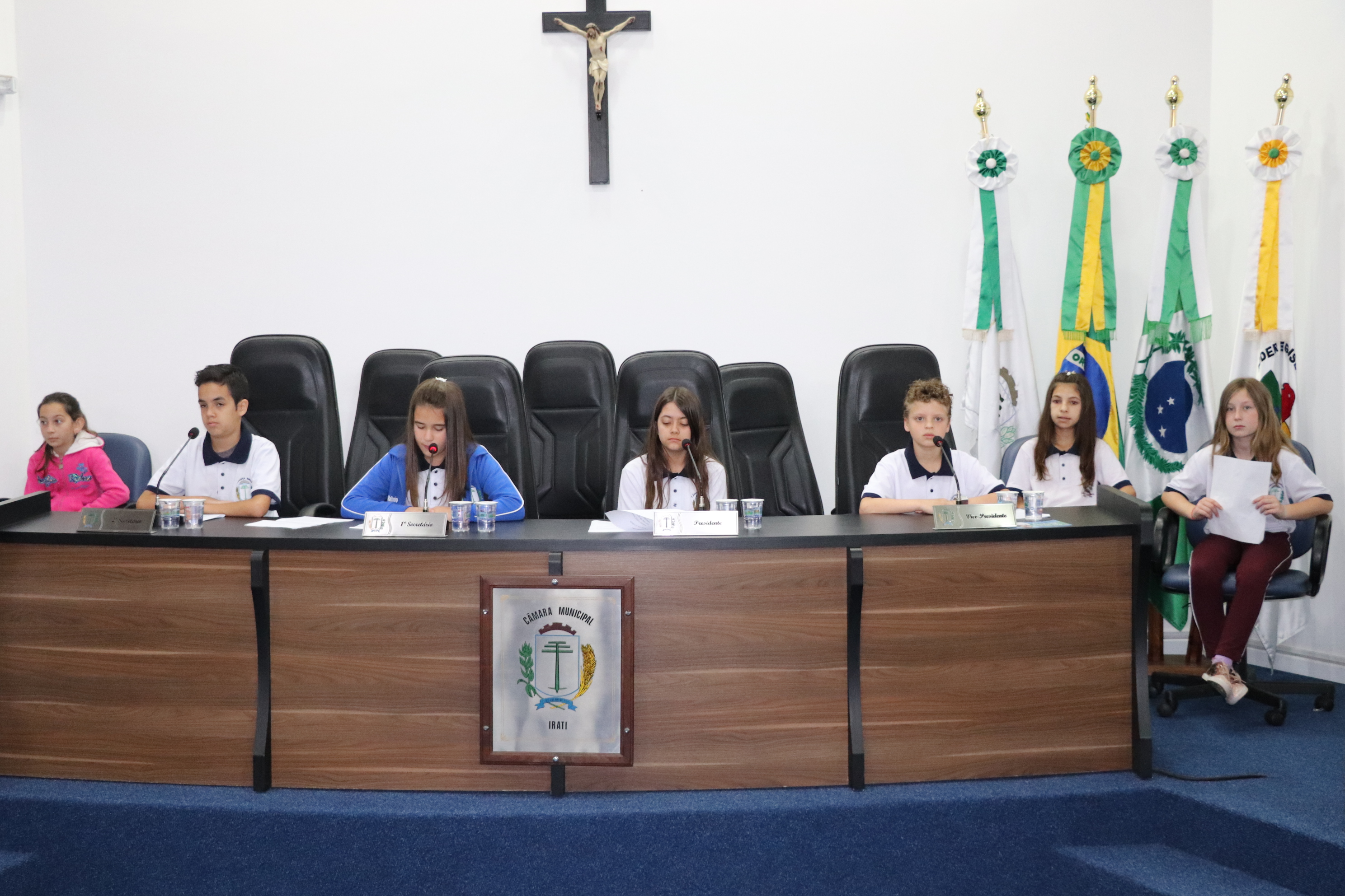 Antes de encerrar os trabalhos, Vereadores Mirins solicitam a inclusão da língua inglesa no ensino fundamental