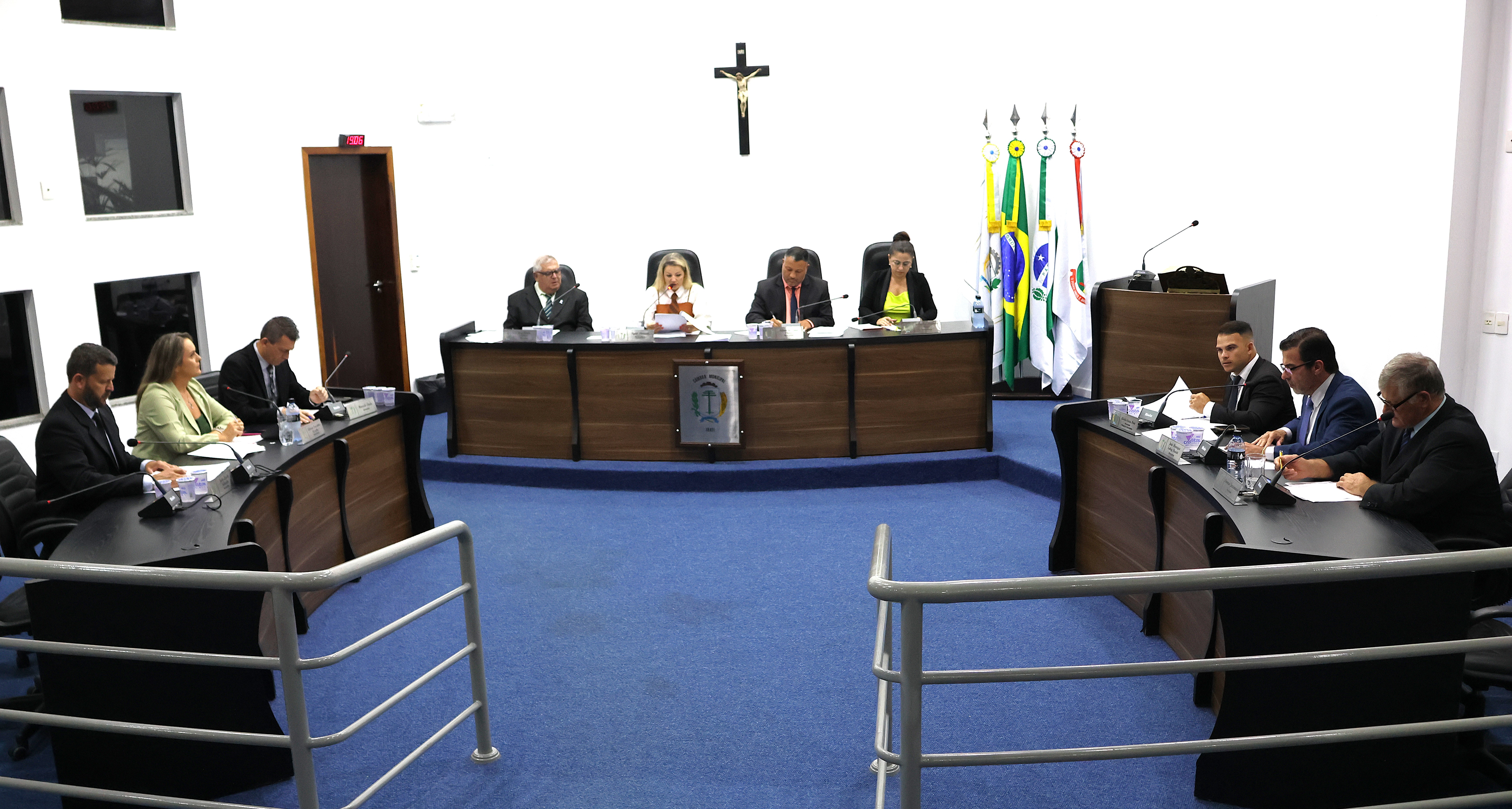 Câmara aprova indicações e requerimentos voltados à saúde, educação e infraestrutura