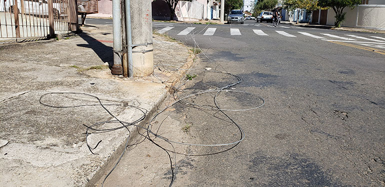 Câmara aprova projeto que exige retirada de fiação inutilizada de vias públicas