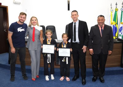 Câmara homenageia as atletas do Jiu-Jitsu Kauanny Eloah Alves da Silva e Kemilly Vitória Alves da Silva