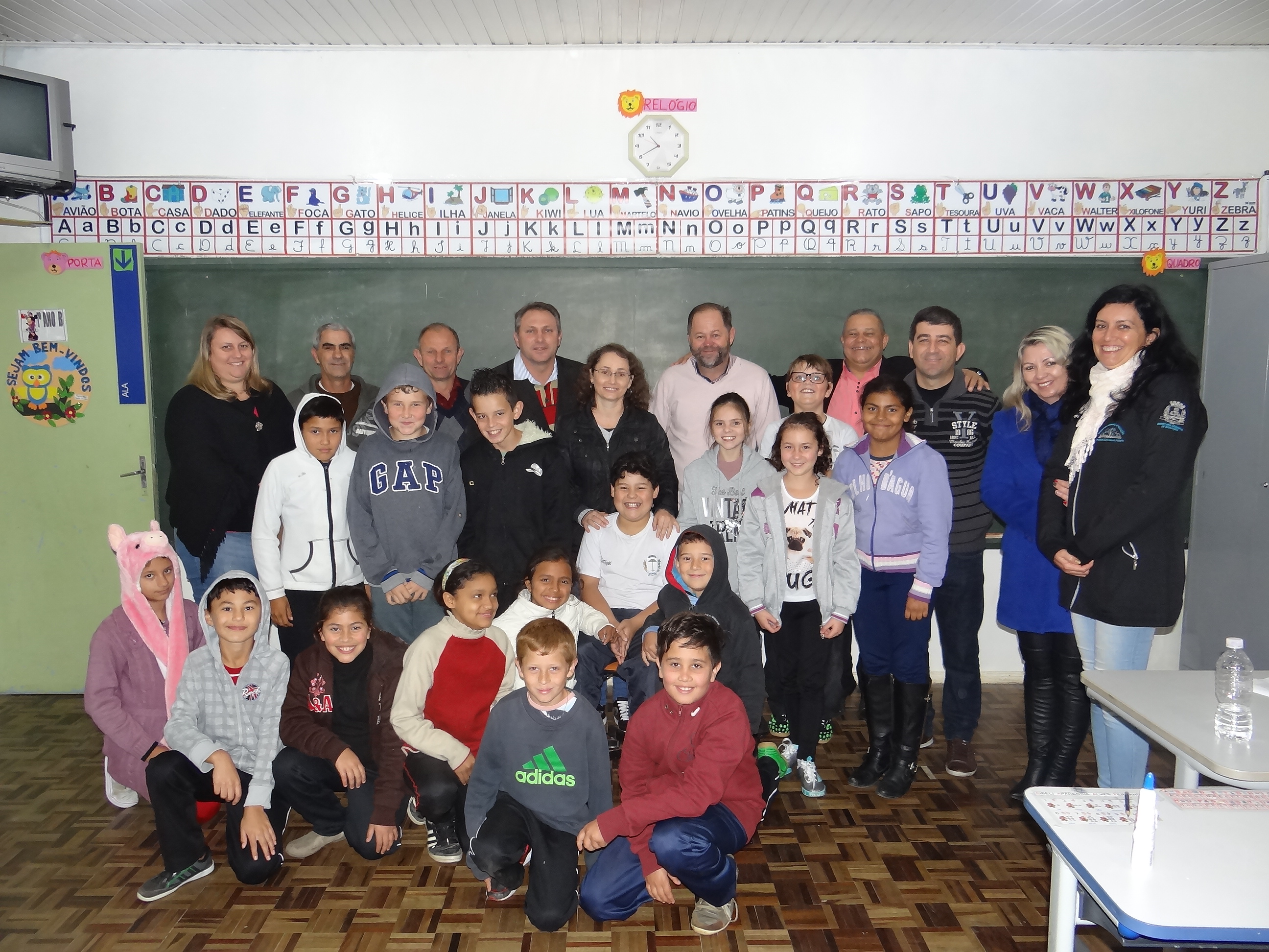 Câmara Mirim / Legislatura 2017 - Vereadores visitam escolas e orientam alunos sobre a importância do voto