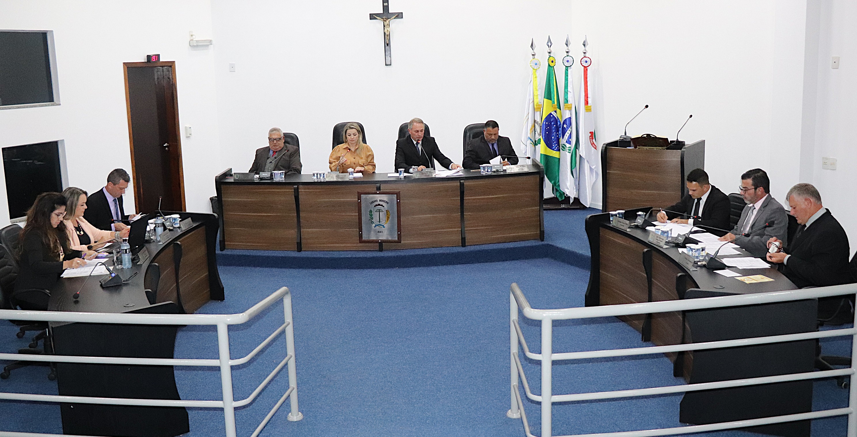 Câmara requer informações sobre a empresa Gênesis Transportes e solicita que a mesma mantenha as mesmas linhas, horários e pontos de embarque que eram realizados pela Transiratiense