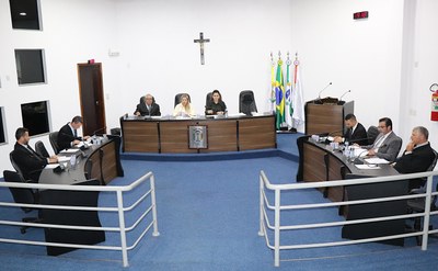 Câmara solicita manutenção de vias urbanas e requer informações sobre a execução de obras em diversos bairros 