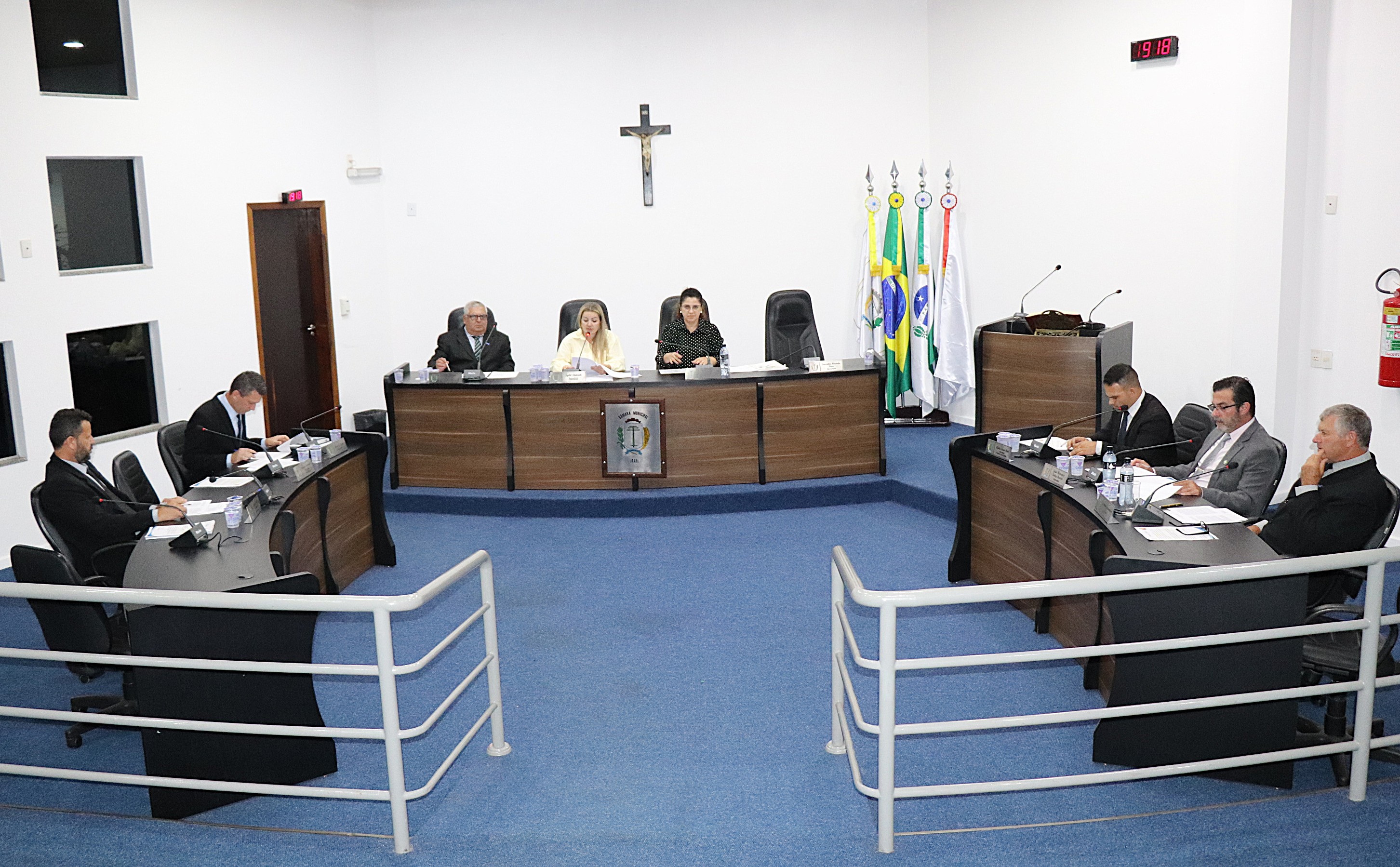 Câmara solicita manutenção de vias urbanas e requer informações sobre a execução de obras em diversos bairros 