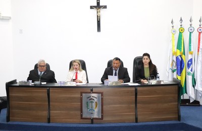 Decreto Legislativo que autoriza o Prefeito Municipal a licenciar-se do cargo é aprovado