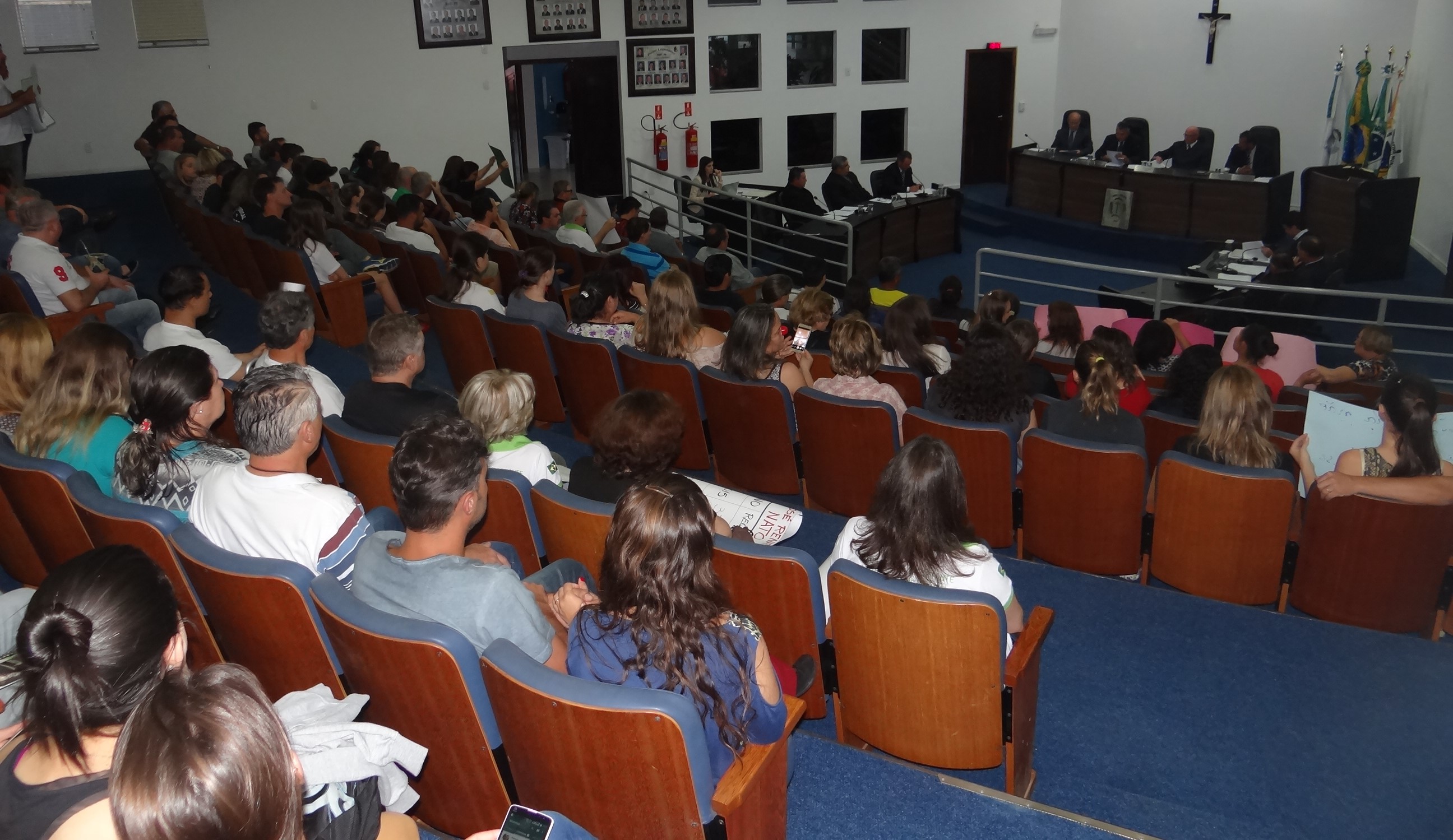 Diante da crise econômica do país, vereadores retiram de pauta Projeto de Resolução nº 005/2016