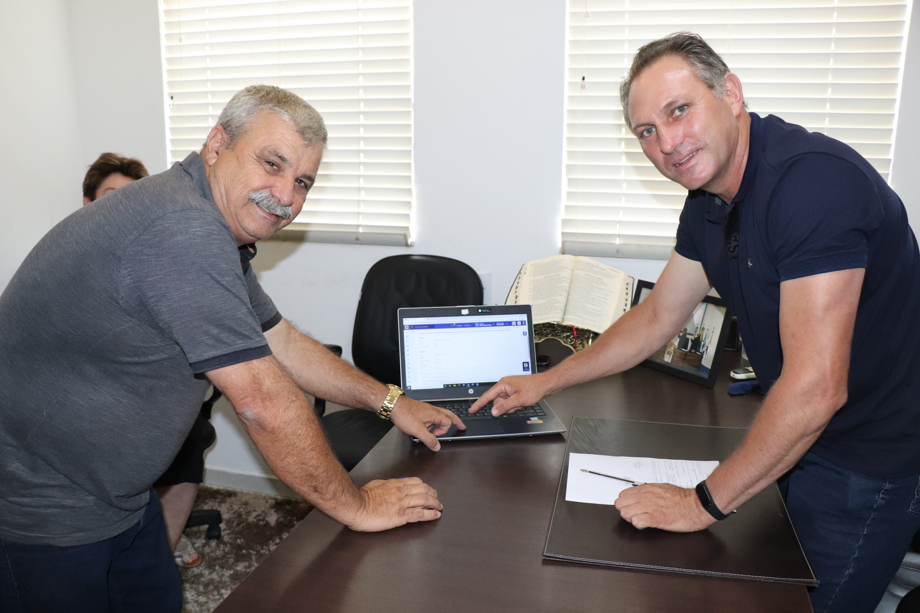 Economia - Legislativo devolve R$ 253.454,54 para o Executivo