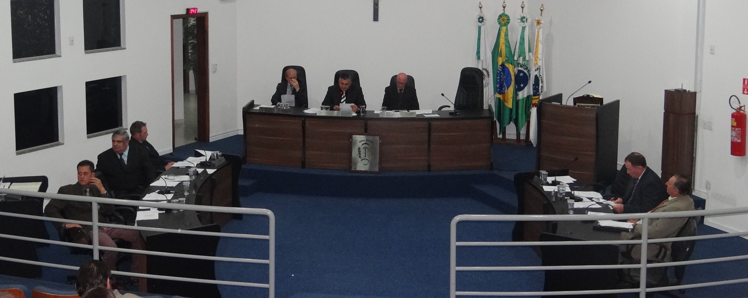 Em Sessão Extraordinária, Vereadores aprovam projetos que destinam recursos para saúde e iluminação pública 