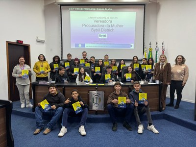 Estudantes do CIEE visitam a Câmara e participam de atividades sobre o funcionamento do Legislativo