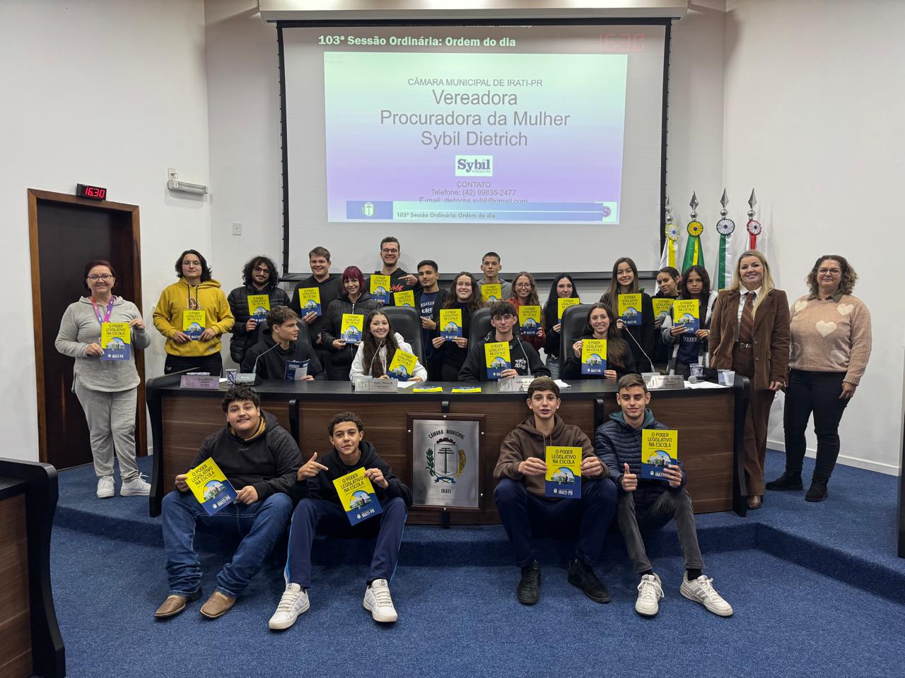Estudantes do CIEE visitam a Câmara e participam de atividades sobre o funcionamento do Legislativo
