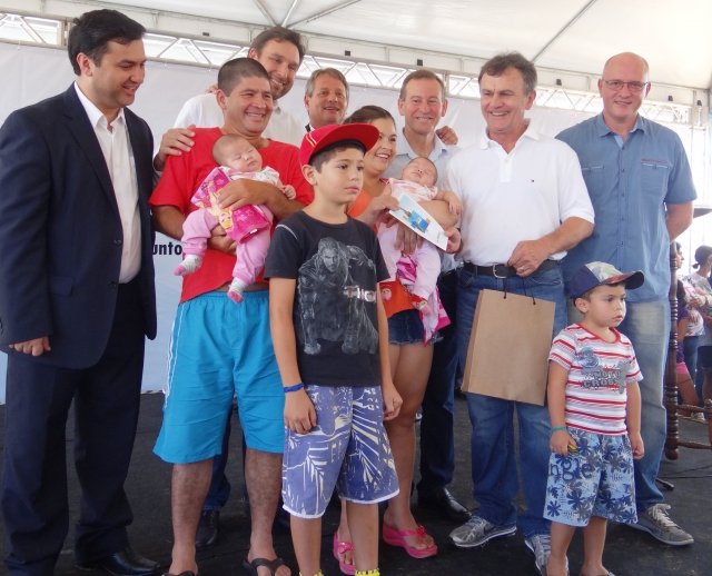 Jardim das Américas - Vereadores participam da entrega de 310 novas unidades habitacionais