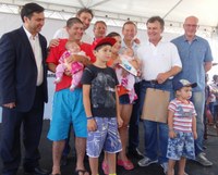 Jardim das Américas - Vereadores participam da entrega de 310 novas unidades habitacionais