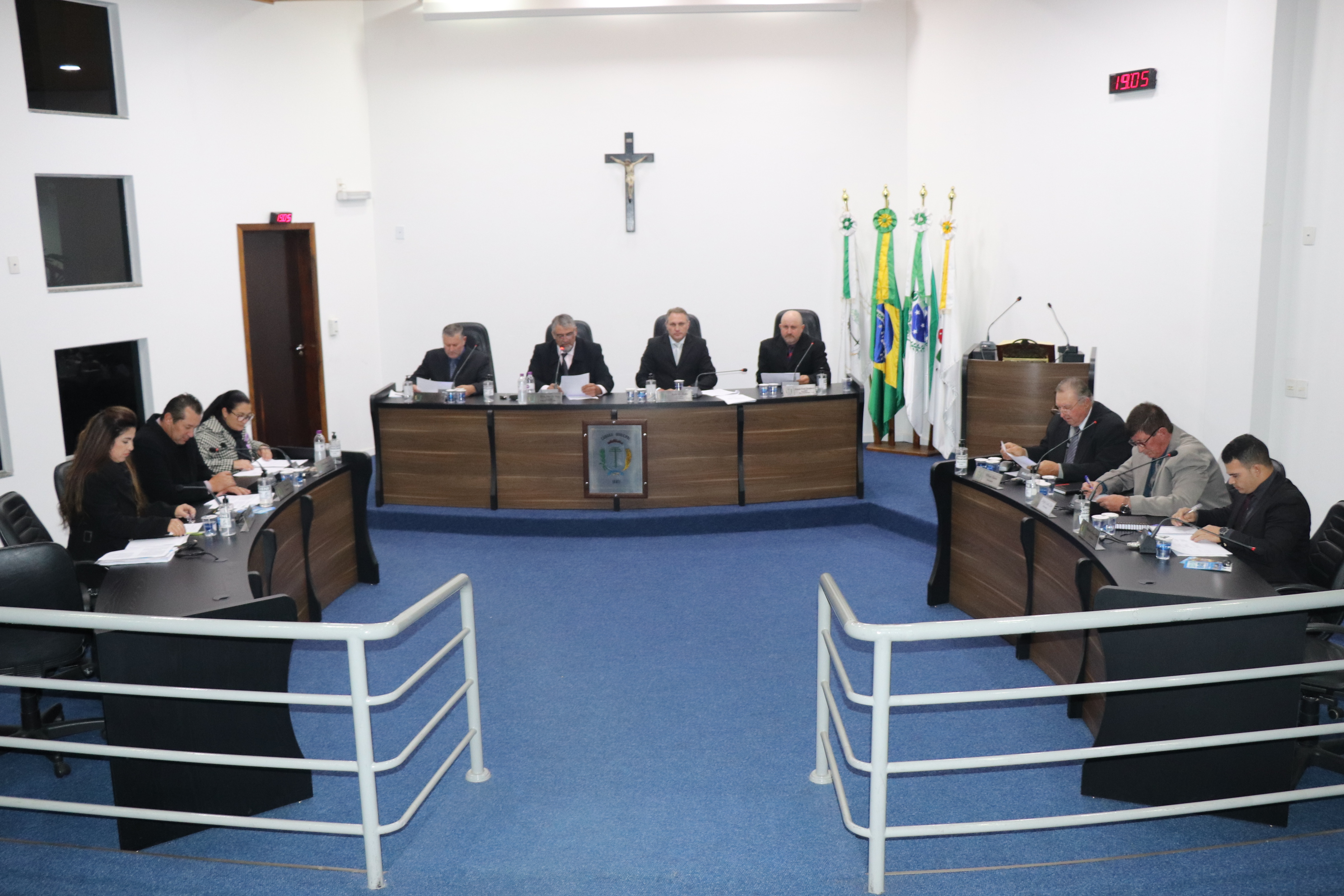 Legislativo aprova projetos que declaram de Utilidade Pública no Município a “Associação dos Praças Unidos” e a “Associação Iratiense de Artesãos”