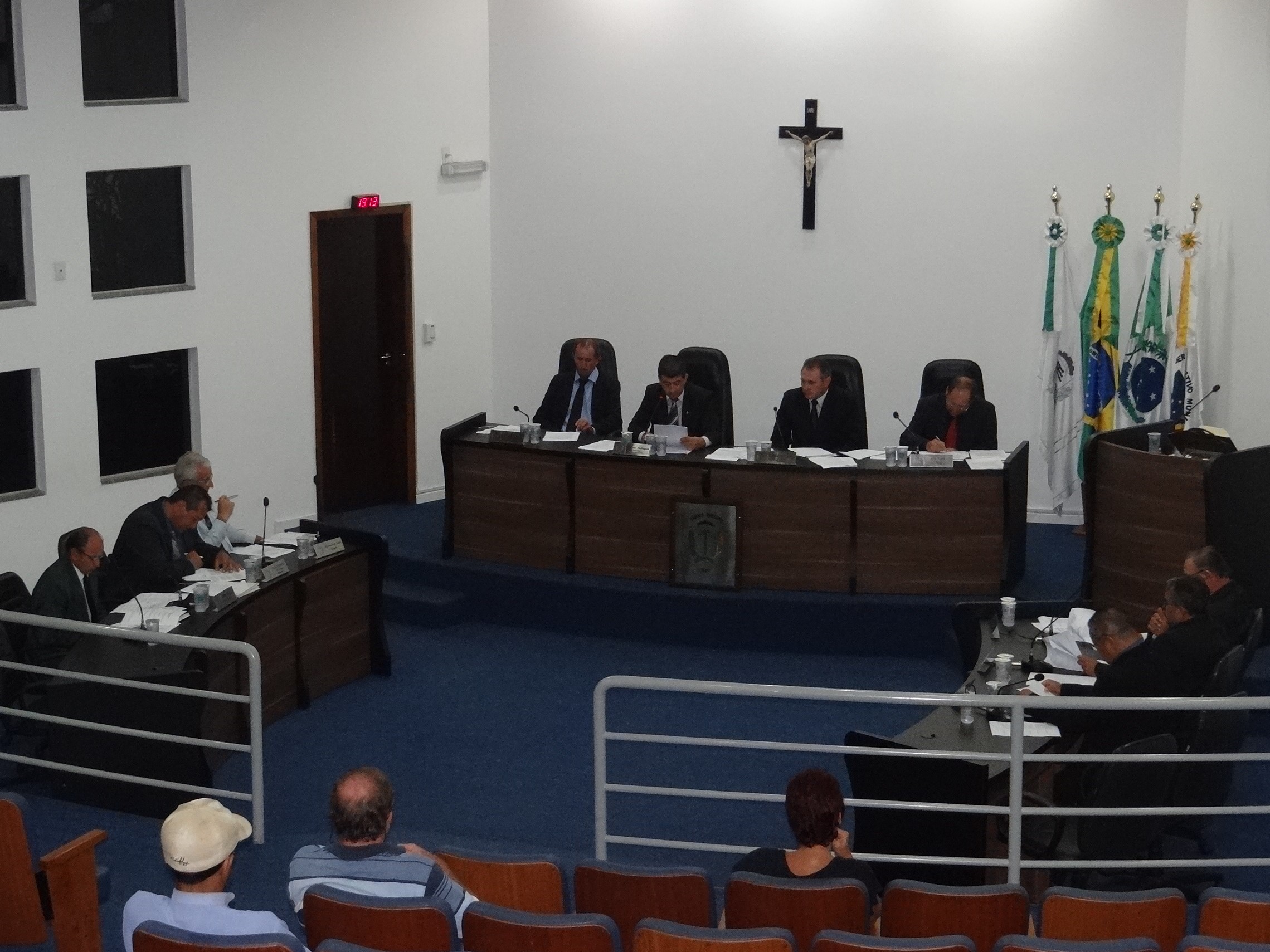 Legislativo aprova reposição e reajuste salarial ao funcionalismo público 
