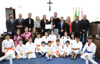 Legislativo entrega Moção de Aplausos à Professora e Atleta Maria Gabriela Lima Fritola – Sensei Maga