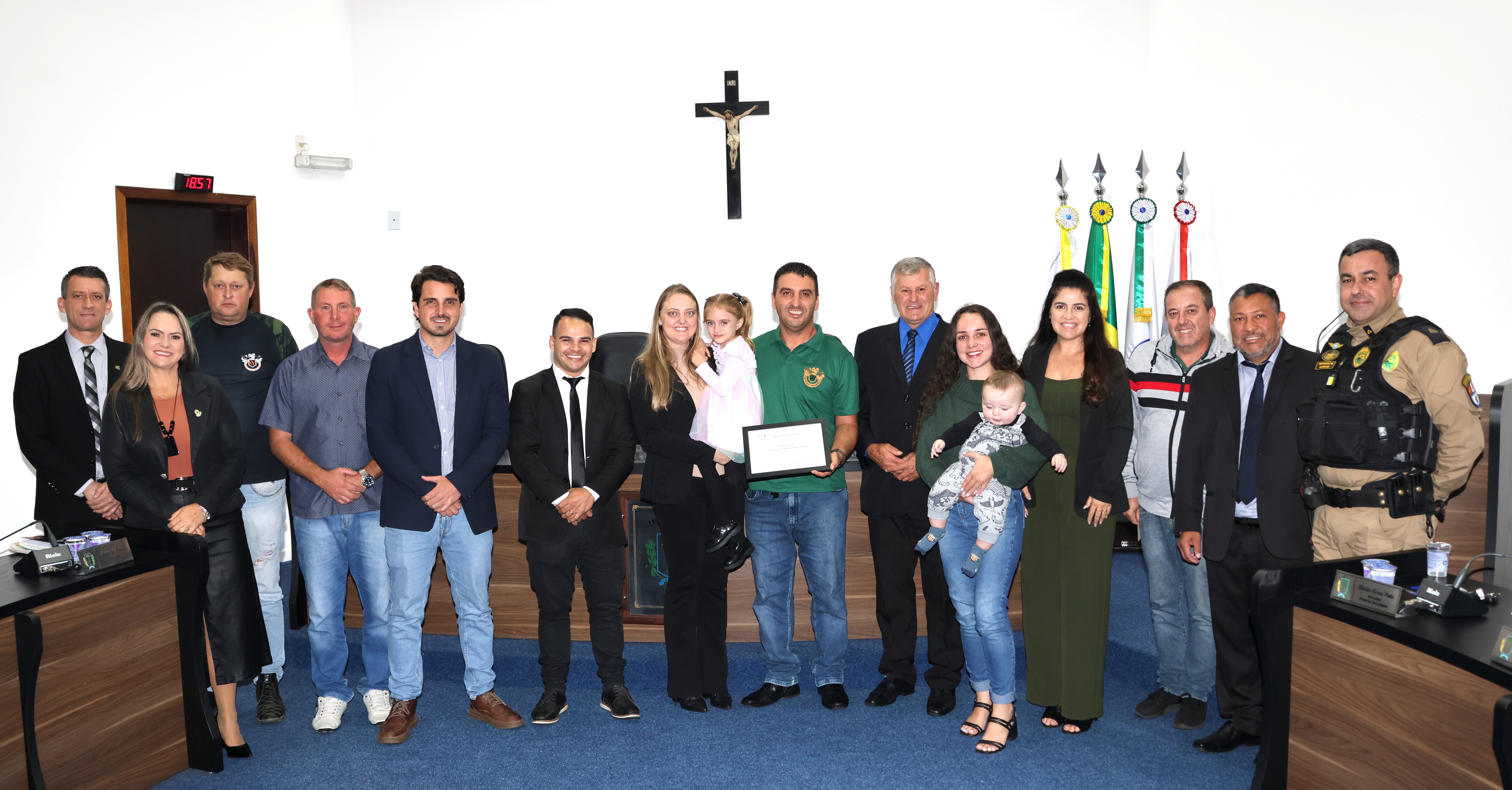 Legislativo homenageia atirador esportivo Rafael Gomes Ferreira com Moção de Aplausos