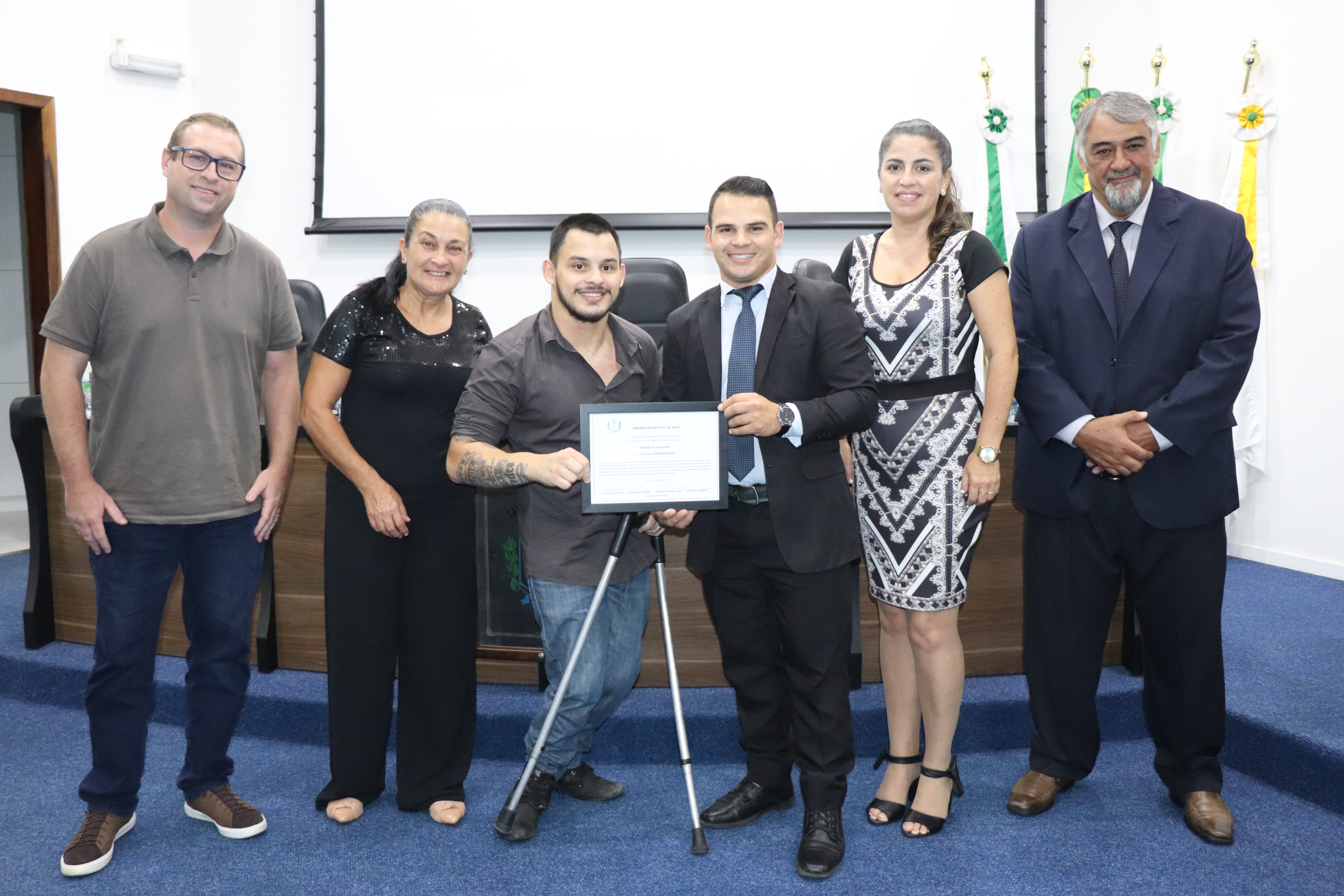 Legislativo homenageia o Paratleta Iratiense Heverton Gil