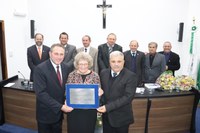 Legislativo outorga Título de Cidadã Benemérita à Professora Lenita Ruva 