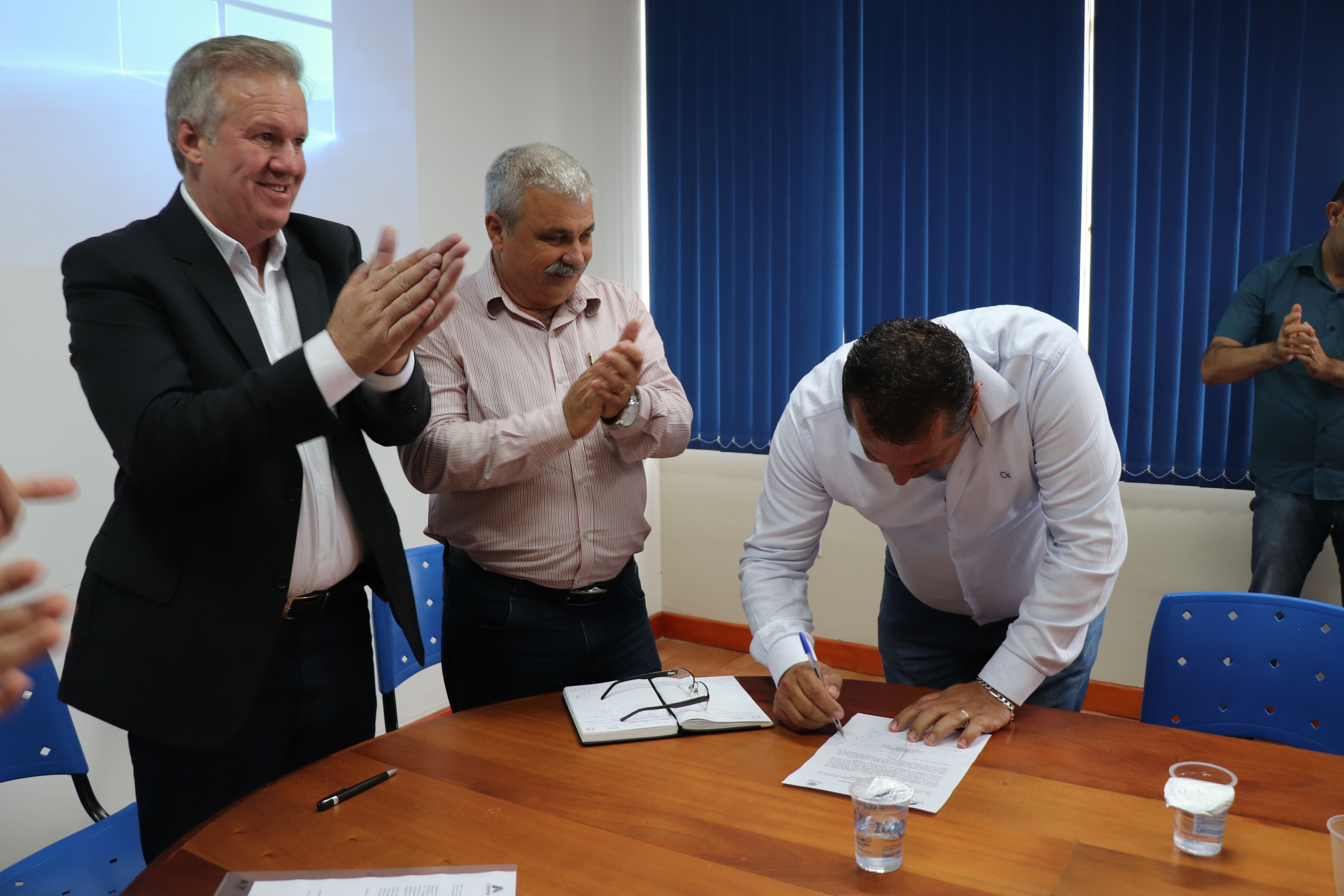 Legislativo participa de reunião sobre o Programa de Regularização Fundiária em Irati