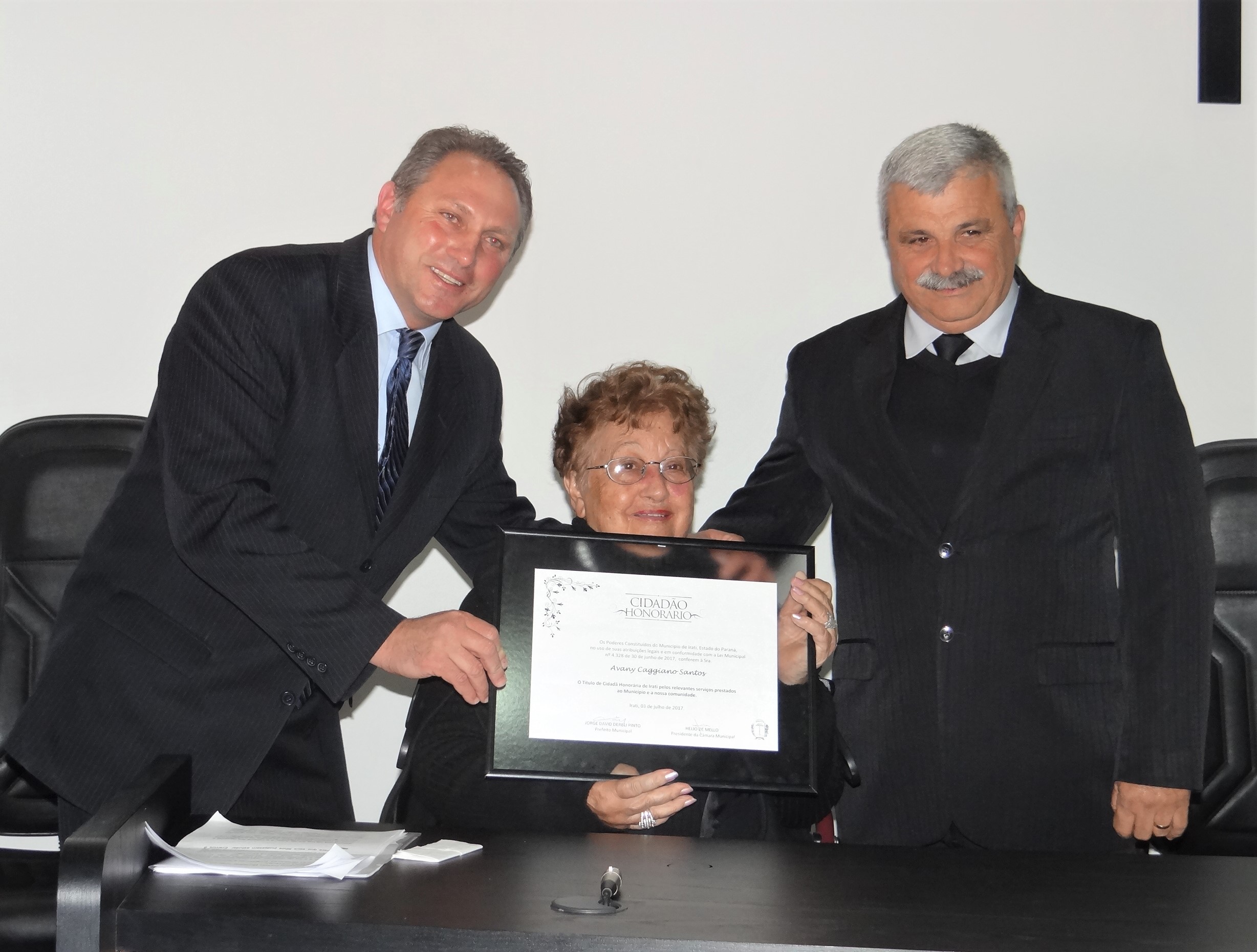 Legislativo presta homenagem póstuma a ex-vereadora Avany Caggiano Santos