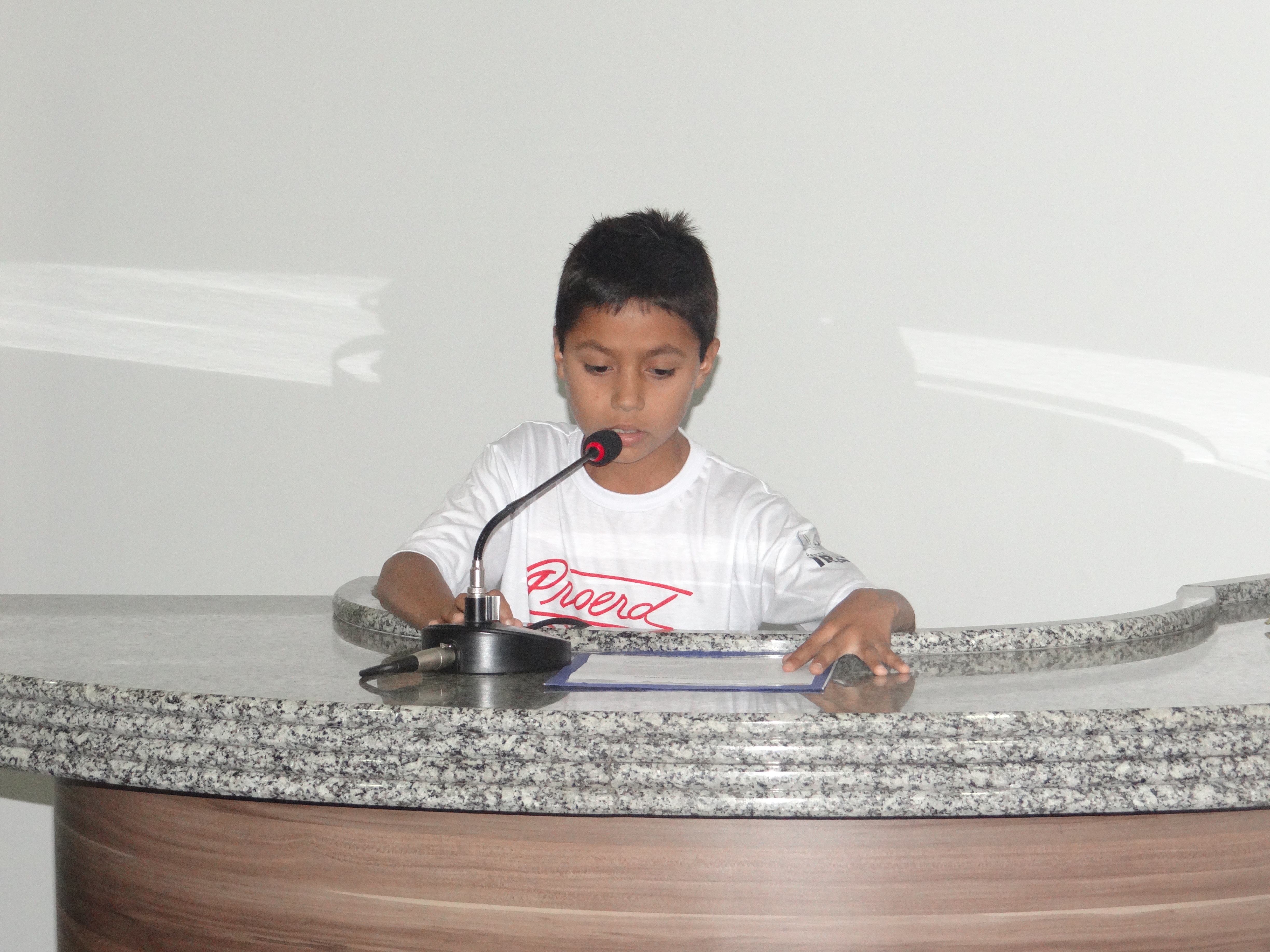 Legislativo presta homenagem ao ex-vereador mirim Caio Rodrigues dos Santos