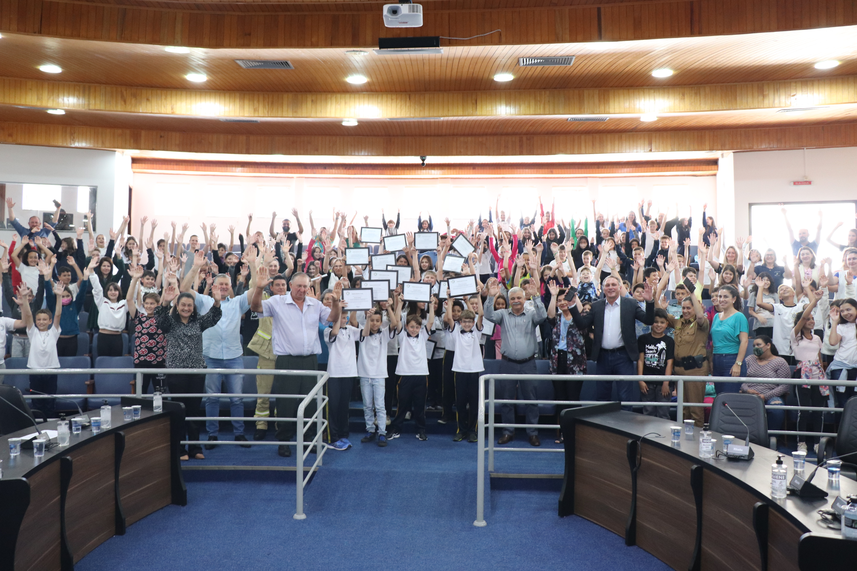 Mirins encerram legislatura solicitando a inclusão da disciplina de língua inglesa no ensino fundamental