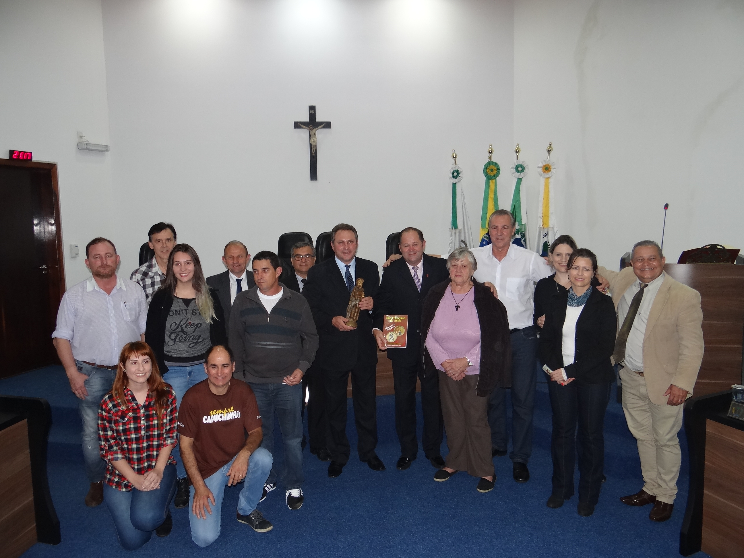 Moção de Aplausos - Legislativo homenageia Ordem Franciscana Secular e Jufra de Irati 