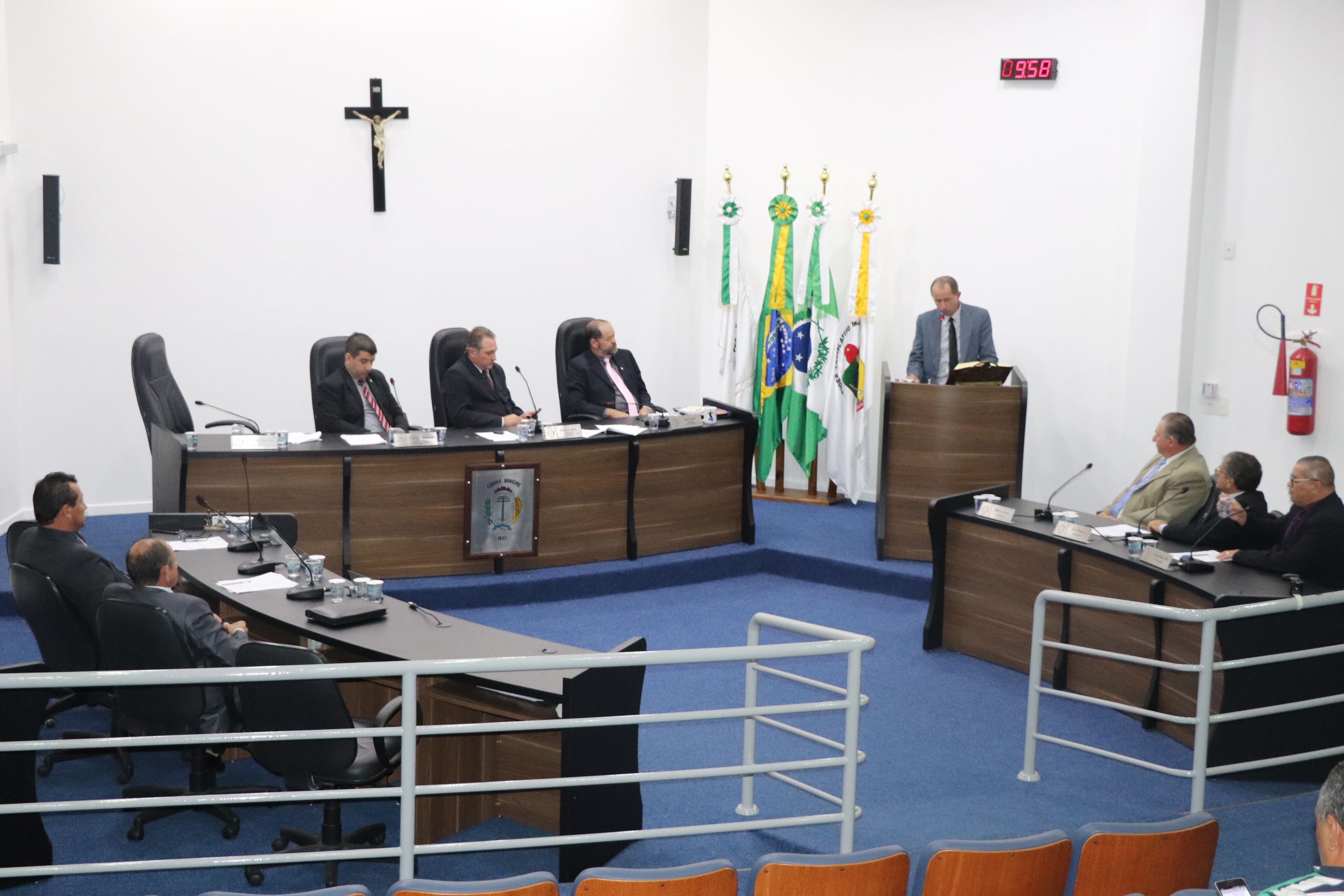 Na Ordem do Dia, os Vereadores analisaram e aprovaram 12 Projetos de Lei