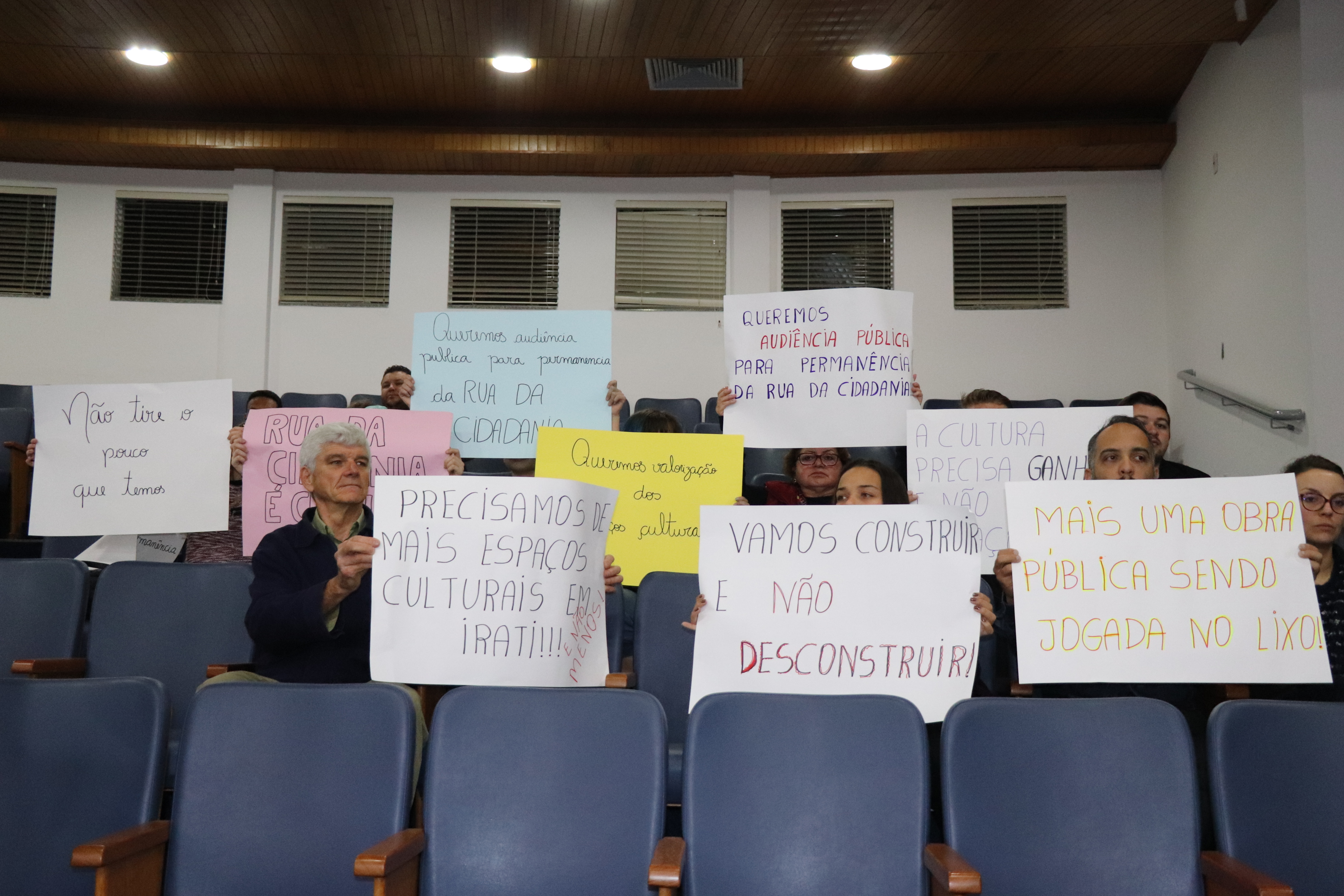 Palavra-livre - Vereadores discorrem sobre as mudanças na Rua da Cidadania e elogiam Desfile Cívico