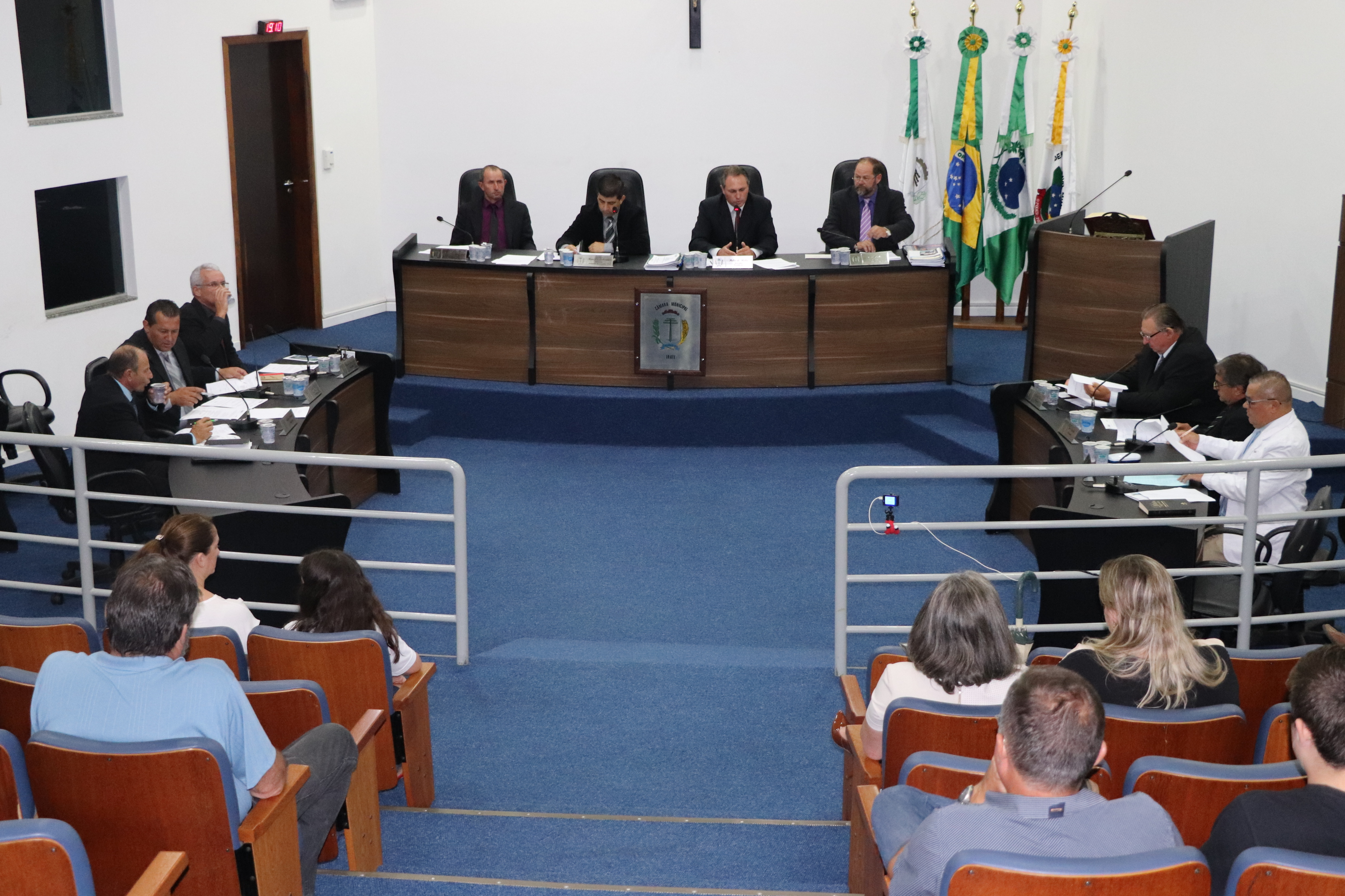 PL que autoriza o Executivo a receber em doação uma máquina escavadeira é aprovado em Única Votação