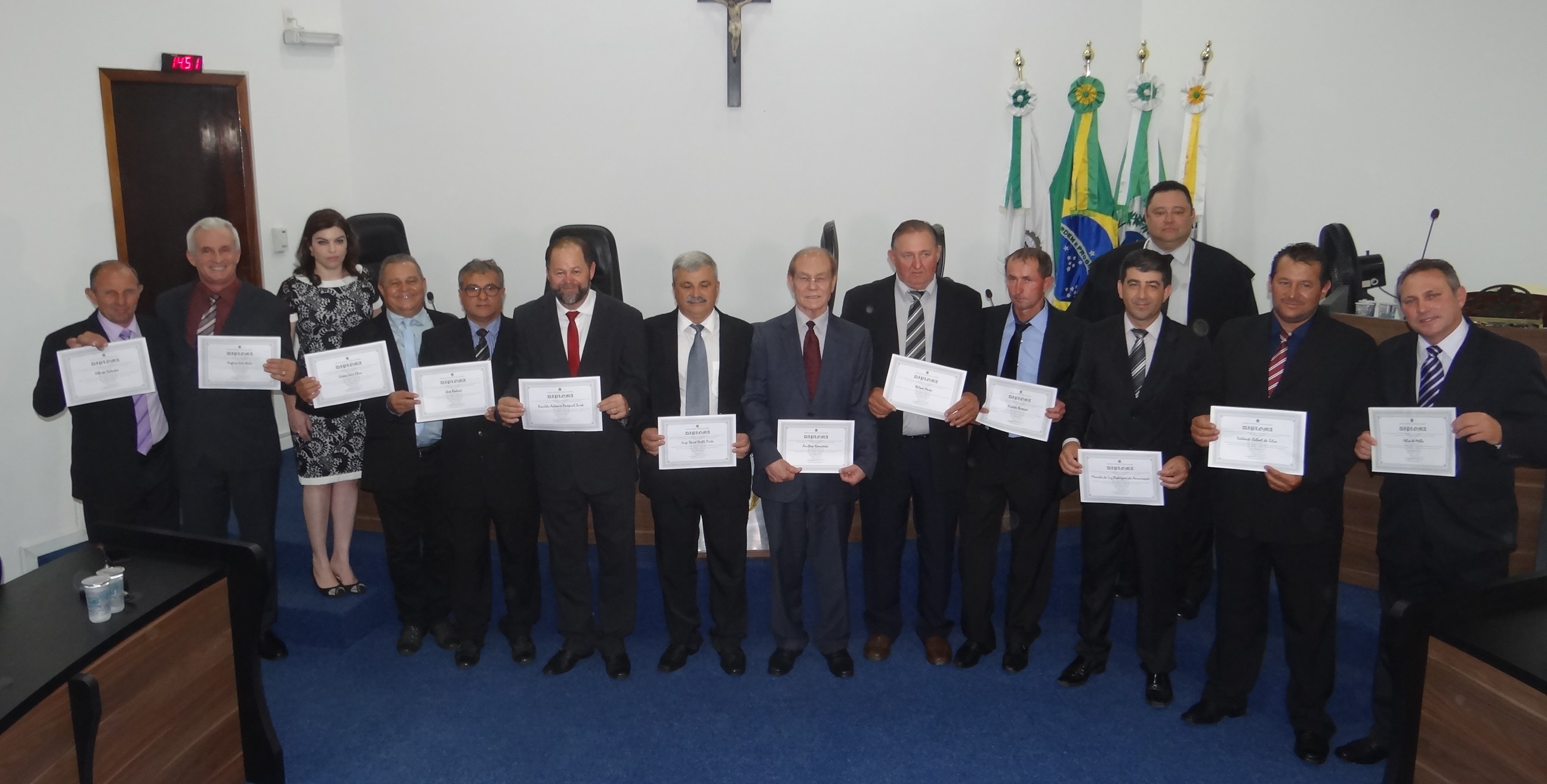 Prefeito eleito, vice e vereadores são diplomados pelo TRE