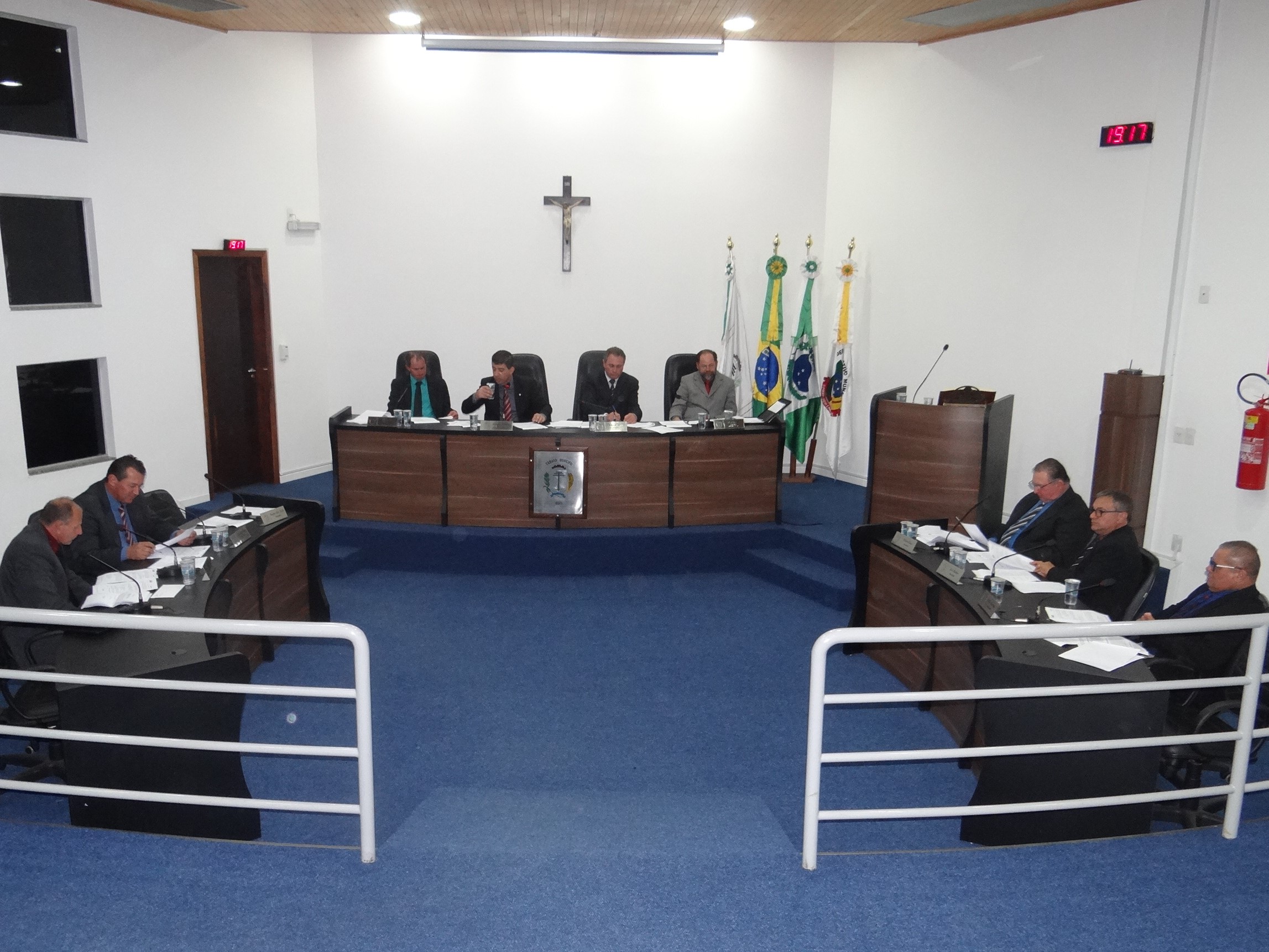 Sessão Ordinária - Dez projetos do executivo e legislativo foram apreciados e aprovados