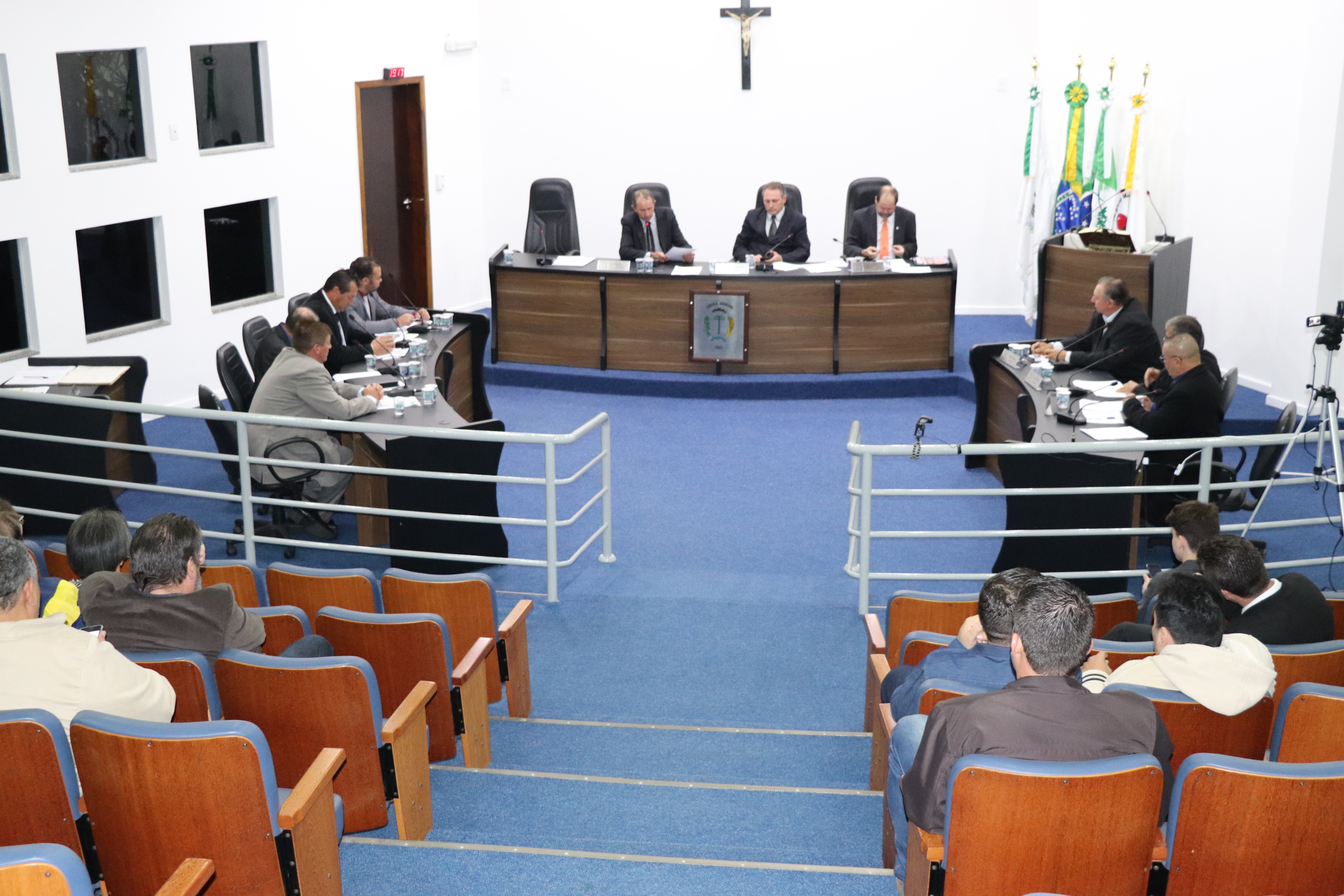 Suplentes João Vitor Musial e Jorge Zen prestam compromisso e tomam posse dos cargos de vereadores