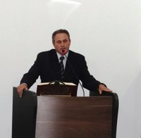 Parlamentares cobram melhorias da administração