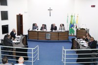 Vereadores cumprimentam deputados eleitos e colegas de casa pela disputa e coragem