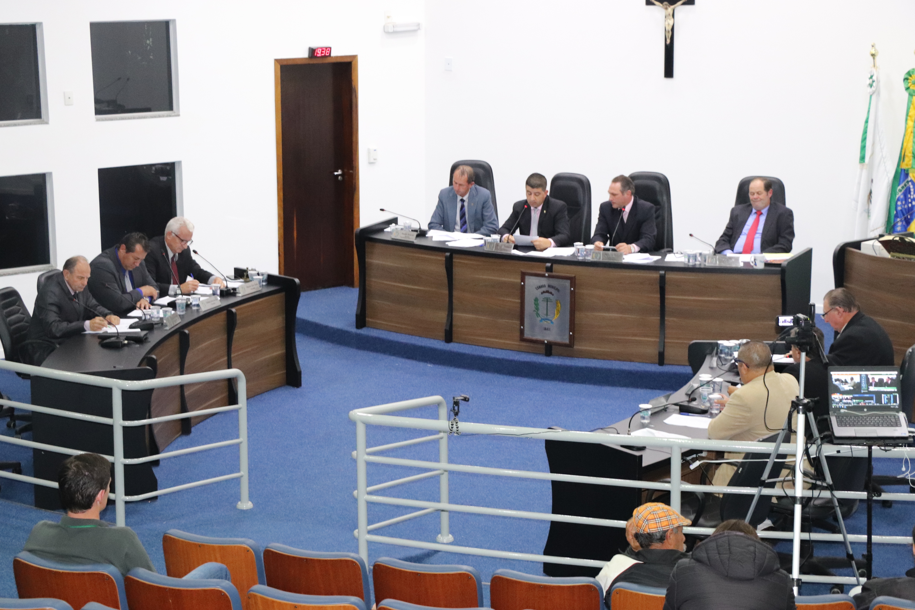 Vereadores cumprimentam Professores pelo esforço e dedicação ao ensino