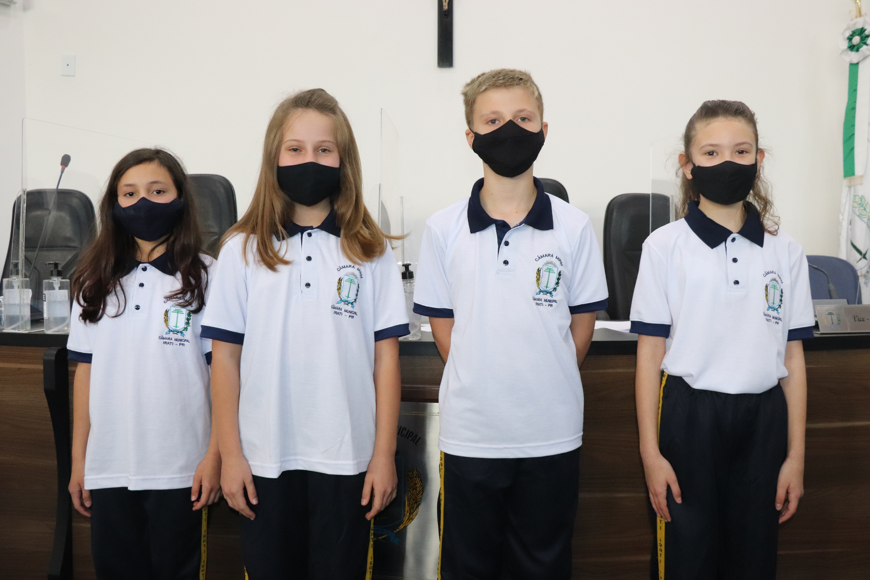 Vereadores Mirins e Suplentes prestam juramento e são empossados