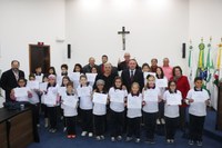 Vereadores Mirins e Suplentes prestam juramento e são empossados