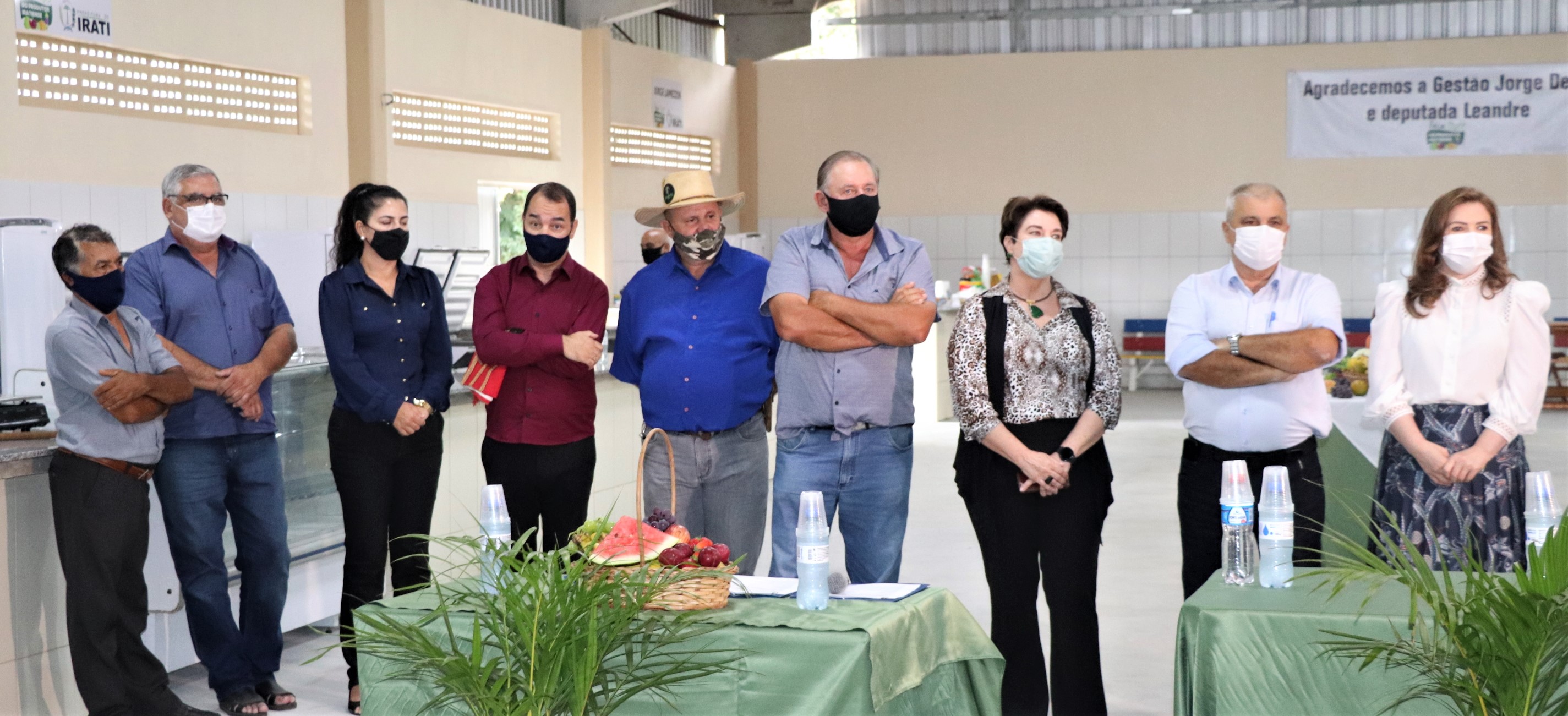Vereadores participam da entrega das novas instalações da Feira do Produtor Iratiense