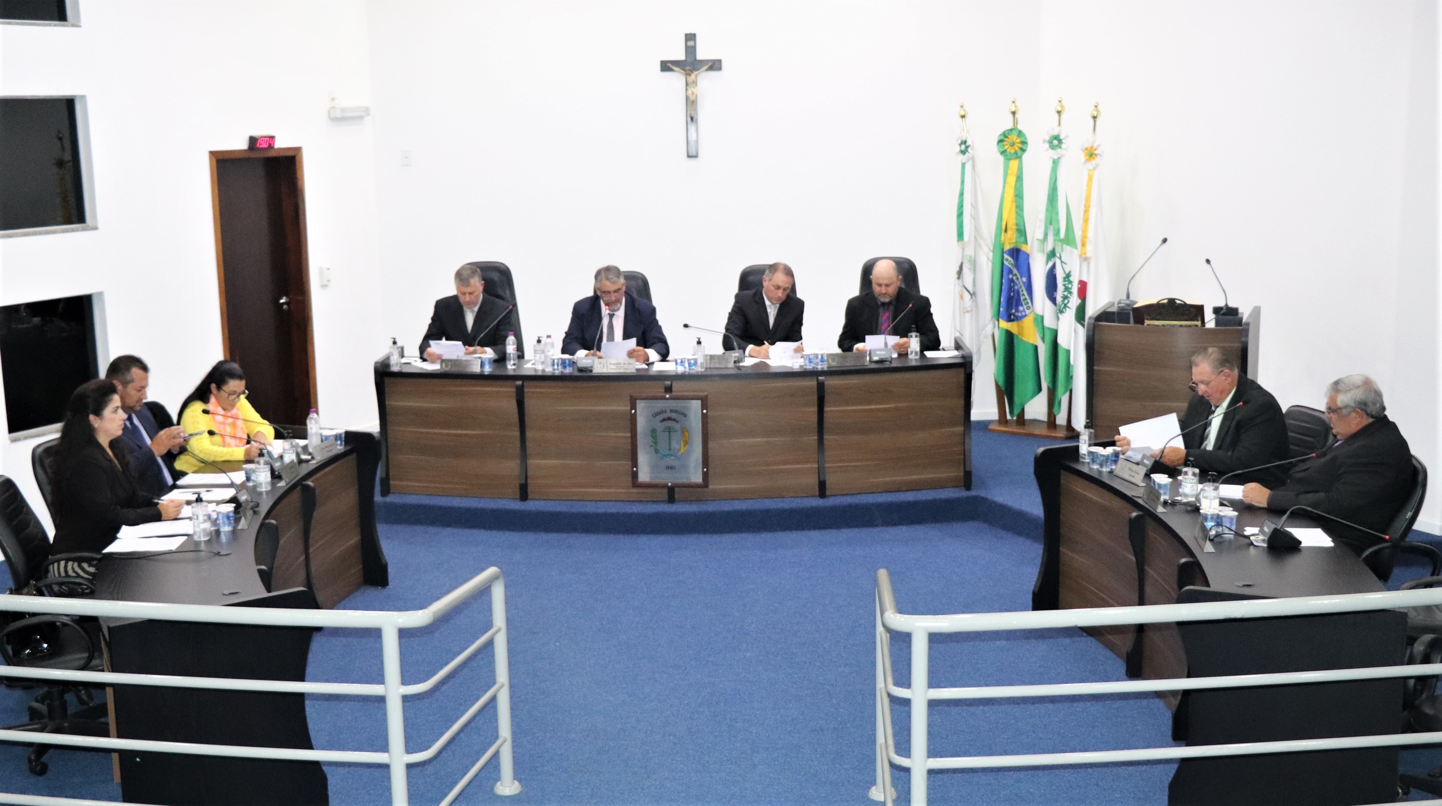 Vereadores pedem ao Executivo manutenção de vias urbanas em diversos bairros do município