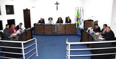 Vereadores requerem informações sobre contrato da iluminação pública e atividades comerciais na EXPOIRATI