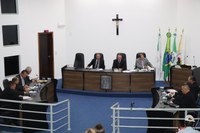 Vereadores requerem informações sobre licitação que trata de contratação de máquinas e equipamentos