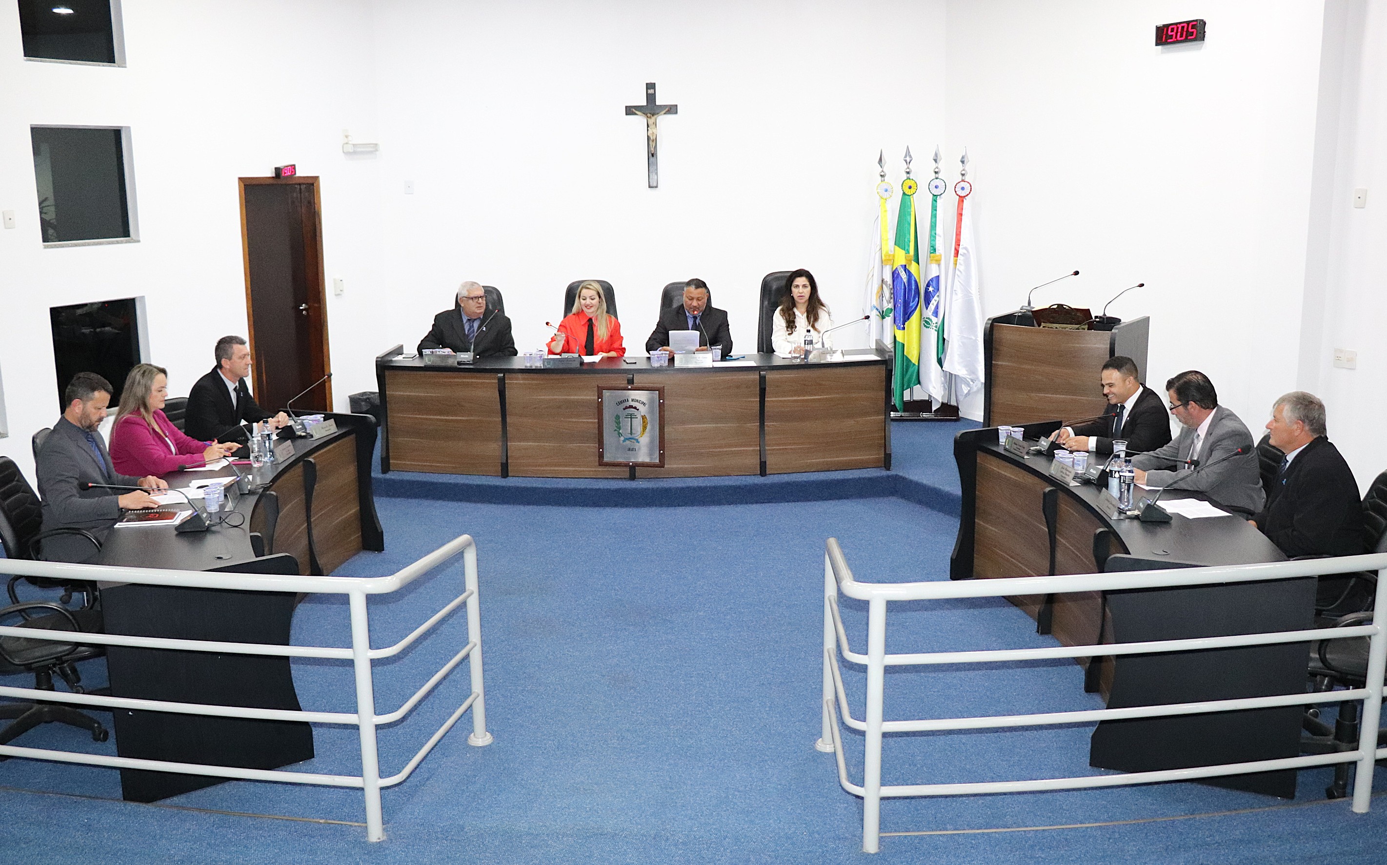 Vereadores solicitam manutenção de estradas rurais, melhorias na área urbana e requerem informações sobre serviços públicos 