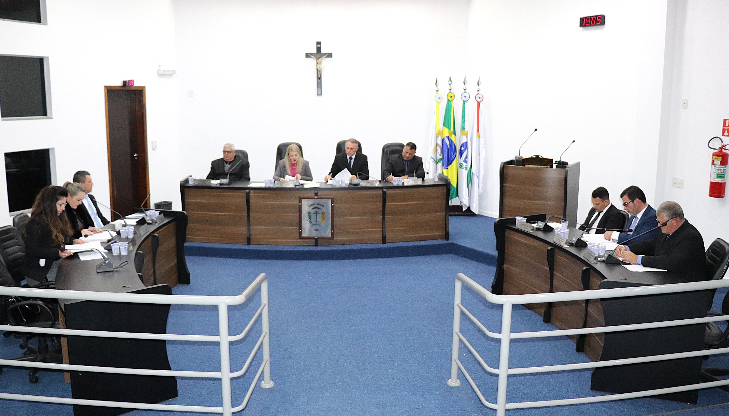 Vereadores solicitam melhorias no trânsito, na iluminação pública e em vias urbanas 